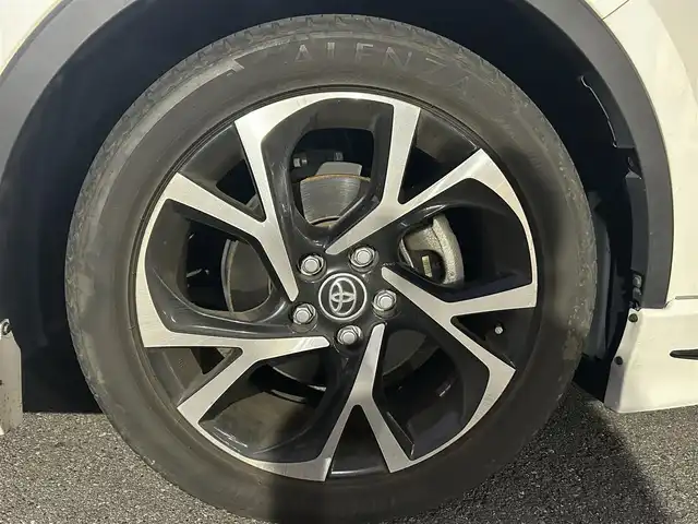 トヨタ Ｃ－ＨＲ G 大分県 2017(平29)年 5.5万km ホワイトパールクリスタルシャイン 保証書/スペアキー1本/レーダークルーズコントロール/ブラインドスポットモニター/純正ナビ/バックカメラ/Bluetooth/地デジ/ドライブレコーダー前/茶半革/シートヒーター/電動格納ミラー/純正ドアバイザー/純正18インチアルミホイール