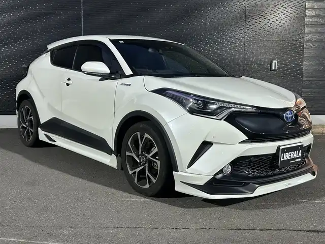 トヨタ Ｃ－ＨＲ G 大分県 2017(平29)年 5.5万km ホワイトパールクリスタルシャイン 保証書/スペアキー1本/レーダークルーズコントロール/ブラインドスポットモニター/純正ナビ/バックカメラ/Bluetooth/地デジ/ドライブレコーダー前/茶半革/シートヒーター/電動格納ミラー/純正ドアバイザー/純正18インチアルミホイール
