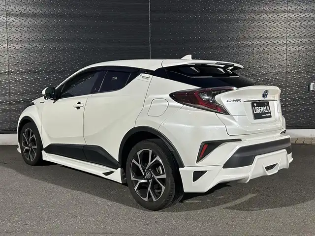 トヨタ Ｃ－ＨＲ G 大分県 2017(平29)年 5.5万km ホワイトパールクリスタルシャイン 保証書/スペアキー1本/レーダークルーズコントロール/ブラインドスポットモニター/純正ナビ/バックカメラ/Bluetooth/地デジ/ドライブレコーダー前/茶半革/シートヒーター/電動格納ミラー/純正ドアバイザー/純正18インチアルミホイール