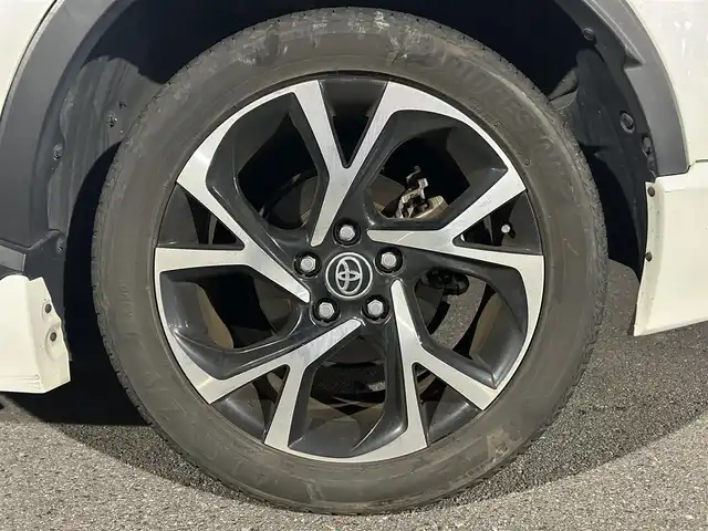 トヨタ Ｃ－ＨＲ G 大分県 2017(平29)年 5.5万km ホワイトパールクリスタルシャイン 保証書/スペアキー1本/レーダークルーズコントロール/ブラインドスポットモニター/純正ナビ/バックカメラ/Bluetooth/地デジ/ドライブレコーダー前/茶半革/シートヒーター/電動格納ミラー/純正ドアバイザー/純正18インチアルミホイール