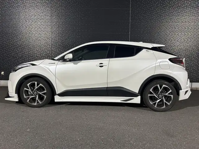 トヨタ Ｃ－ＨＲ G 大分県 2017(平29)年 5.5万km ホワイトパールクリスタルシャイン 保証書/スペアキー1本/レーダークルーズコントロール/ブラインドスポットモニター/純正ナビ/バックカメラ/Bluetooth/地デジ/ドライブレコーダー前/茶半革/シートヒーター/電動格納ミラー/純正ドアバイザー/純正18インチアルミホイール
