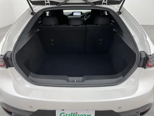 マツダ マツダ３ファストバック 15S ツーリング 福岡県 2020(令2)年 5.6万km スノーフレイクホワイトパールマイカ 純正ナビ（ＢＴ，フルセグＴＶ）　/バックカメラ　/ｉ－ＡＣＴＩＶＳＥＮＳＥ　/ＡＣＣ　/コーナーセンサー　/衝突軽減ブレーキ　/レーンキープ　/ＢＳＭ　/踏み間違い防止　/アイドリングストップ　/スタッドレスタイヤ積込み