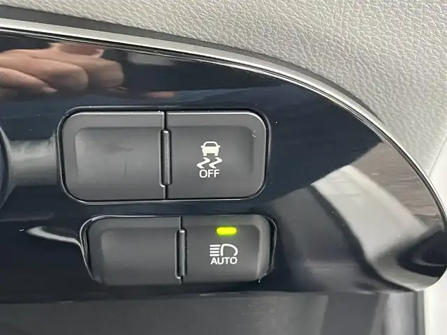 トヨタ プリウス S 青森県 2015(平27)年 14万km スーパーホワイトⅡ 4WD/Toyota　Safety　Sence/レーダークルーズコントロール/LDA/ALPINE11インチディスプレイオーディオ/（Wifi/HDMI/BlueTooth/Apple CarPlay）/ビルトインETC/24年製VRX3/15インチタイヤ装着/社外夏タイヤ積込み/ステアリングスイッチ/バックカメラ/オートライト/LEDヘッドライト/保証書/取扱説明書