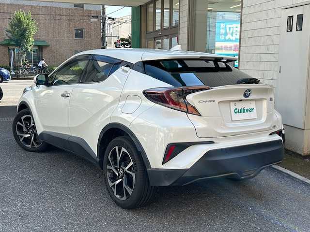 トヨタ Ｃ－ＨＲ G 東京都 2018(平30)年 1.7万km ホワイトパールクリスタルシャイン 登録時走行16165km/ワンオーナー/セーフティセンス/・プリクラッシュセーフティシステム/・レーンディパーチャーアラート/・オートマチックハイビーム/・レーダークルーズコントロール/ブラインドスポットモニター/クリアランスソナー/純正メモリーナビ・フルセグTV/バックカメラ/ビルトインETC2.0/ハーフレザーシート（合皮）/前席シートヒーター/LEDライト/スマートキー/R1.2.3.4.5.6年記録簿/保証書・取説/スペアキー