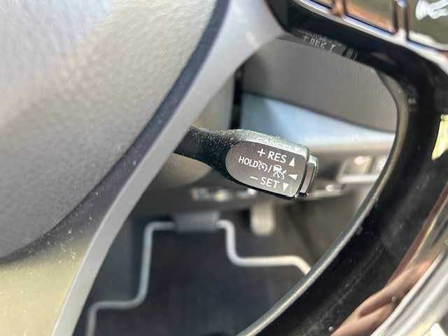 トヨタ Ｃ－ＨＲ G 東京都 2018(平30)年 1.7万km ホワイトパールクリスタルシャイン 登録時走行16165km/ワンオーナー/セーフティセンス/・プリクラッシュセーフティシステム/・レーンディパーチャーアラート/・オートマチックハイビーム/・レーダークルーズコントロール/ブラインドスポットモニター/クリアランスソナー/純正メモリーナビ・フルセグTV/バックカメラ/ビルトインETC2.0/ハーフレザーシート（合皮）/前席シートヒーター/LEDライト/スマートキー/R1.2.3.4.5.6年記録簿/保証書・取説/スペアキー