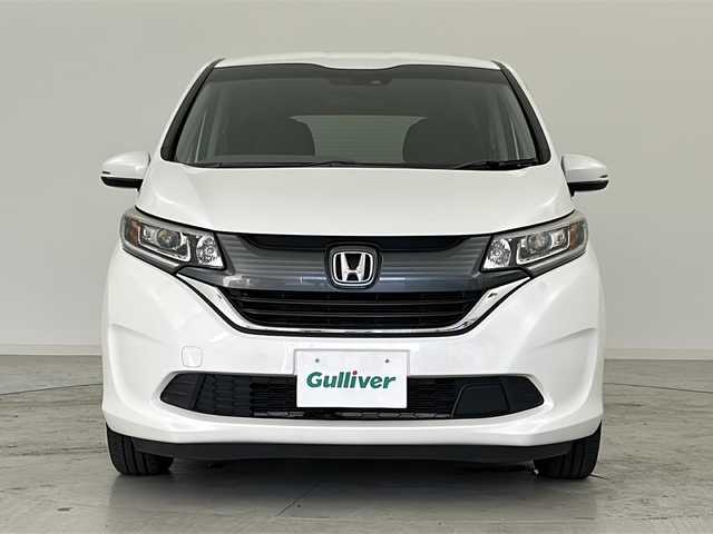 ホンダ フリード G ホンダセンシング 大阪府 2018(平30)年 6.7万km ホワイトオーキッドパール ホンダセンシング/・衝突軽減ブレーキ/・路外逸脱抑制機能/・アダプティブクルーズコントロール/・標識検知機能/純正SDナビ/・CD.DVD.SD.BT/フルセグTV/バックモニター/両側パワースライドドア/LEDヘッドライト/ビルトインETC/アイドリングストップ/横滑り防止装置/プッシュスタート/スマートキー/純正フロアマット/ロールサンシェード/シートバックテーブル