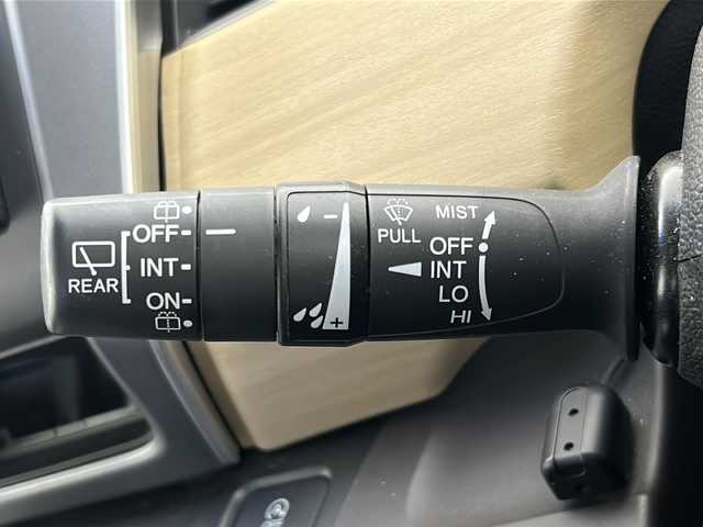 ホンダ フリード G ホンダセンシング 大阪府 2018(平30)年 6.7万km ホワイトオーキッドパール ホンダセンシング/・衝突軽減ブレーキ/・路外逸脱抑制機能/・アダプティブクルーズコントロール/・標識検知機能/純正SDナビ/・CD.DVD.SD.BT/フルセグTV/バックモニター/両側パワースライドドア/LEDヘッドライト/ビルトインETC/アイドリングストップ/横滑り防止装置/プッシュスタート/スマートキー/純正フロアマット/ロールサンシェード/シートバックテーブル