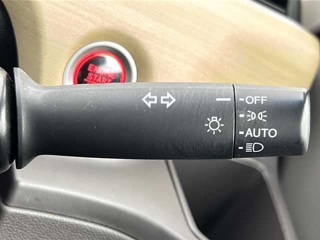 ホンダ フリード G ホンダセンシング 大阪府 2018(平30)年 6.7万km ホワイトオーキッドパール ホンダセンシング/・衝突軽減ブレーキ/・路外逸脱抑制機能/・アダプティブクルーズコントロール/・標識検知機能/純正SDナビ/・CD.DVD.SD.BT/フルセグTV/バックモニター/両側パワースライドドア/LEDヘッドライト/ビルトインETC/アイドリングストップ/横滑り防止装置/プッシュスタート/スマートキー/純正フロアマット/ロールサンシェード/シートバックテーブル