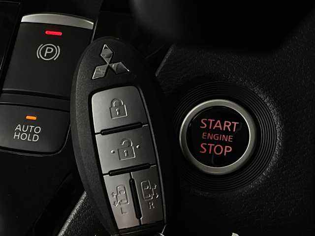 三菱 デリカミニ T プレミアム 新潟県 2023(令5)年 0.7万km アメジストブラック 4WD/マイパイロット/アラウンドビューモニター/両側パワースライドドア/レーダークルーズコントロール/LEDオートライト/ハーフレザーシート/シートヒーター/純正アルミホイール/ステアリングスイッチ/パドルシフト/ステアリングヒーター/アイドリングストップ/デジタルインナーミラー/スマートキー