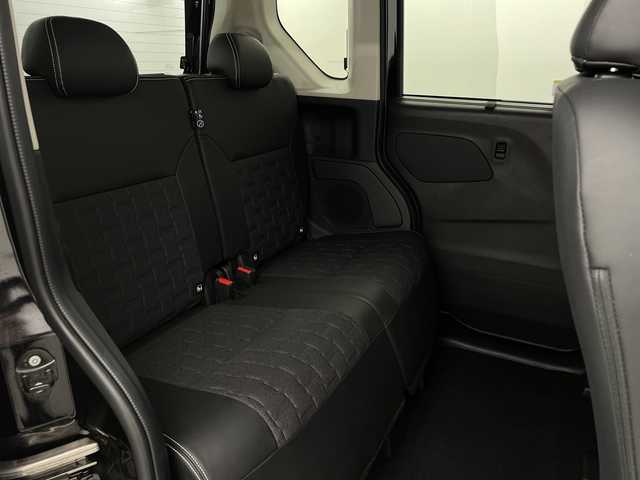 三菱 デリカミニ T プレミアム 新潟県 2023(令5)年 0.7万km アメジストブラック 4WD/マイパイロット/アラウンドビューモニター/両側パワースライドドア/レーダークルーズコントロール/LEDオートライト/ハーフレザーシート/シートヒーター/純正アルミホイール/ステアリングスイッチ/パドルシフト/ステアリングヒーター/アイドリングストップ/デジタルインナーミラー/スマートキー