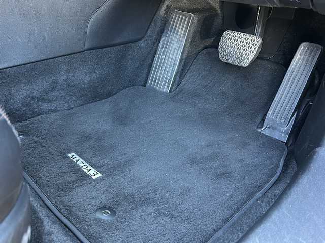 マツダ マツダ３ファストバック XD Lパッケージ 岐阜県 2022(令4)年 1.5万km ソウルレッドクリスタルM 登録時走行距離：15048km/純正ナビ/全方位カメラ/フルセグテレビ・Bluetooth・CD/iアクティブセンス/レーダークルーズコントロール/ブラインドスポットモニター/前後コーナーセンサー/ヘッドアップディスプレイ/レザーシート/シートヒーター/ドライブレコーダー/LEDヘッドライト/オートライト/オートマチックハイビーム/ステアリングヒーター/ETC/ポジショニングメモリー/アイドリングストップ/プッシュスタート/スマートキー/スペアキー