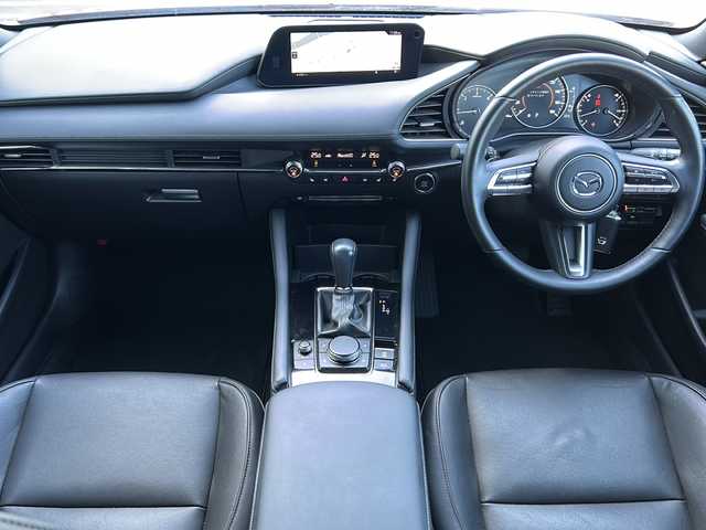 マツダ マツダ３ファストバック XD Lパッケージ 岐阜県 2022(令4)年 1.5万km ソウルレッドクリスタルM 登録時走行距離：15048km/純正ナビ/全方位カメラ/フルセグテレビ・Bluetooth・CD/iアクティブセンス/レーダークルーズコントロール/ブラインドスポットモニター/前後コーナーセンサー/ヘッドアップディスプレイ/レザーシート/シートヒーター/ドライブレコーダー/LEDヘッドライト/オートライト/オートマチックハイビーム/ステアリングヒーター/ETC/ポジショニングメモリー/アイドリングストップ/プッシュスタート/スマートキー/スペアキー