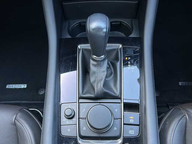 マツダ マツダ３ファストバック XD Lパッケージ 岐阜県 2022(令4)年 1.5万km ソウルレッドクリスタルM 登録時走行距離：15048km/純正ナビ/全方位カメラ/フルセグテレビ・Bluetooth・CD/iアクティブセンス/レーダークルーズコントロール/ブラインドスポットモニター/前後コーナーセンサー/ヘッドアップディスプレイ/レザーシート/シートヒーター/ドライブレコーダー/LEDヘッドライト/オートライト/オートマチックハイビーム/ステアリングヒーター/ETC/ポジショニングメモリー/アイドリングストップ/プッシュスタート/スマートキー/スペアキー