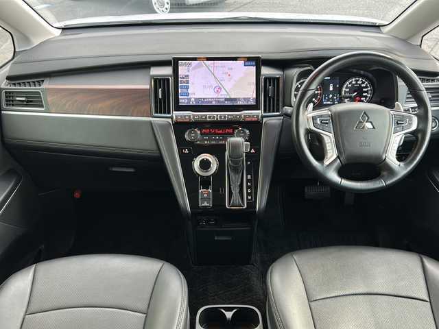 三菱 デリカＤ：５ P 山形県 2023(令5)年 2.1万km ホワイトダイヤモンド 禁煙車/4WD/衝突被害軽減ブレーキ/横滑り防止装置/オートマチックハイビーム/レーンキープアシスト/ブラインドスポットモニター/クルーズコントロール/全方位カメラ/前後ドライブレコーダー/ALPINEナビ/（フルセグ/Bluetooth/DVD/Apple CarPlay)/テレビキャンセラー/ALPINEフリップダウンモニター/アイドリングストップ/両側パワースライドドア/電動サイドステップ/パワーバックドア/レザー調シート/D席パワーシート/前席シートヒーター/純正フロアマット/ステアリングスイッチ/ステアリングヒーター/パドルシフト/ETC/スマートキー×２/社外AW/LEDヘッドライト/フォグランプ