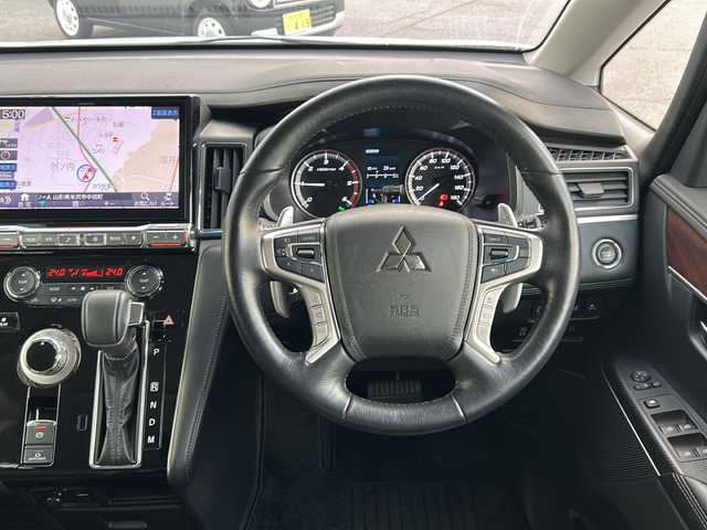 三菱 デリカＤ：５ P 山形県 2023(令5)年 2.1万km ホワイトダイヤモンド 禁煙車/4WD/衝突被害軽減ブレーキ/横滑り防止装置/オートマチックハイビーム/レーンキープアシスト/ブラインドスポットモニター/クルーズコントロール/全方位カメラ/前後ドライブレコーダー/ALPINEナビ/（フルセグ/Bluetooth/DVD/Apple CarPlay)/テレビキャンセラー/ALPINEフリップダウンモニター/アイドリングストップ/両側パワースライドドア/電動サイドステップ/パワーバックドア/レザー調シート/D席パワーシート/前席シートヒーター/純正フロアマット/ステアリングスイッチ/ステアリングヒーター/パドルシフト/ETC/スマートキー×２/社外AW/LEDヘッドライト/フォグランプ