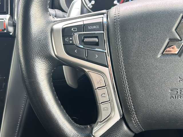 三菱 デリカＤ：５ P 山形県 2023(令5)年 2.1万km ホワイトダイヤモンド 禁煙車/4WD/衝突被害軽減ブレーキ/横滑り防止装置/オートマチックハイビーム/レーンキープアシスト/ブラインドスポットモニター/クルーズコントロール/全方位カメラ/前後ドライブレコーダー/ALPINEナビ/（フルセグ/Bluetooth/DVD/Apple CarPlay)/テレビキャンセラー/ALPINEフリップダウンモニター/アイドリングストップ/両側パワースライドドア/電動サイドステップ/パワーバックドア/レザー調シート/D席パワーシート/前席シートヒーター/純正フロアマット/ステアリングスイッチ/ステアリングヒーター/パドルシフト/ETC/スマートキー×２/社外AW/LEDヘッドライト/フォグランプ