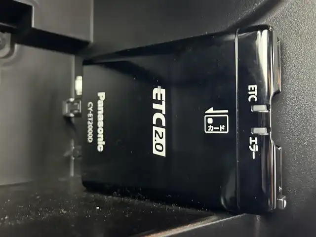 日産 ノート e－パワー メダリスト 佐賀県 2017(平29)年 6万km ブリリアントホワイトパール 社外7インチナビ/フルセグTV/CD/DVD/Blu-ray/Bluetooth/全方位カメラ/衝突被害軽減システム/デジタルインナールームミラー/車線逸脱警報/横滑り防止装置/クリアランスソナー/オートライト/LEDヘッドライト/フォグライト/前方ドライブレコーダー/ハーフレザーシート/ISOFIX対応シート/ETC2.0/純正フロアマット/純正15インチアルミホイール/スマートキー/スペアキー×１/プッシュスタート/電動格納ミラー/ステアリングスイッチ