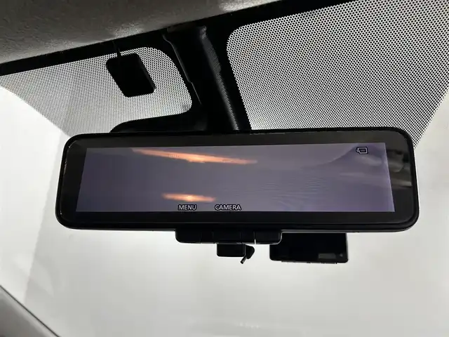 日産 ノート e－パワー メダリスト 佐賀県 2017(平29)年 6万km ブリリアントホワイトパール 社外7インチナビ/フルセグTV/CD/DVD/Blu-ray/Bluetooth/全方位カメラ/衝突被害軽減システム/デジタルインナールームミラー/車線逸脱警報/横滑り防止装置/クリアランスソナー/オートライト/LEDヘッドライト/フォグライト/前方ドライブレコーダー/ハーフレザーシート/ISOFIX対応シート/ETC2.0/純正フロアマット/純正15インチアルミホイール/スマートキー/スペアキー×１/プッシュスタート/電動格納ミラー/ステアリングスイッチ