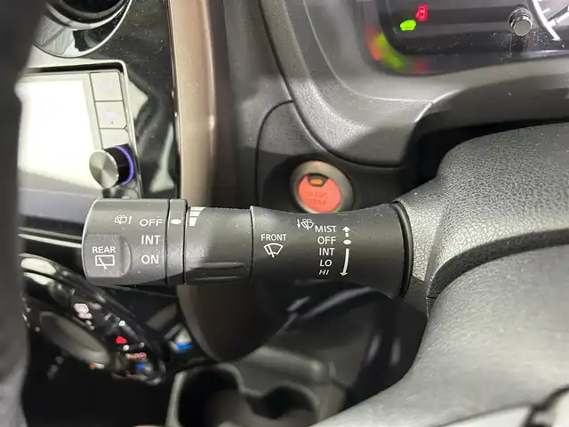 日産 ノート e－パワー メダリスト 佐賀県 2017(平29)年 6万km ブリリアントホワイトパール 社外7インチナビ/フルセグTV/CD/DVD/Blu-ray/Bluetooth/全方位カメラ/衝突被害軽減システム/デジタルインナールームミラー/車線逸脱警報/横滑り防止装置/クリアランスソナー/オートライト/LEDヘッドライト/フォグライト/前方ドライブレコーダー/ハーフレザーシート/ISOFIX対応シート/ETC2.0/純正フロアマット/純正15インチアルミホイール/スマートキー/スペアキー×１/プッシュスタート/電動格納ミラー/ステアリングスイッチ