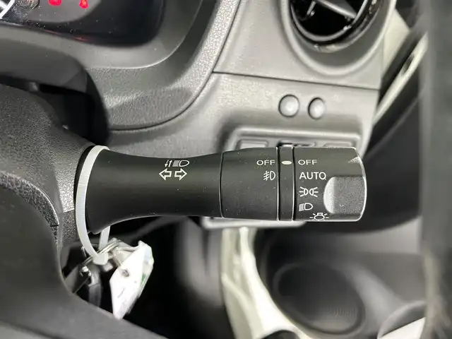 日産 ノート e－パワー メダリスト 佐賀県 2017(平29)年 6万km ブリリアントホワイトパール 社外7インチナビ/フルセグTV/CD/DVD/Blu-ray/Bluetooth/全方位カメラ/衝突被害軽減システム/デジタルインナールームミラー/車線逸脱警報/横滑り防止装置/クリアランスソナー/オートライト/LEDヘッドライト/フォグライト/前方ドライブレコーダー/ハーフレザーシート/ISOFIX対応シート/ETC2.0/純正フロアマット/純正15インチアルミホイール/スマートキー/スペアキー×１/プッシュスタート/電動格納ミラー/ステアリングスイッチ