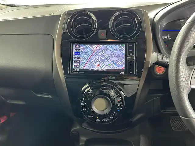 日産 ノート e－パワー メダリスト 佐賀県 2017(平29)年 6万km ブリリアントホワイトパール 社外7インチナビ/フルセグTV/CD/DVD/Blu-ray/Bluetooth/全方位カメラ/衝突被害軽減システム/デジタルインナールームミラー/車線逸脱警報/横滑り防止装置/クリアランスソナー/オートライト/LEDヘッドライト/フォグライト/前方ドライブレコーダー/ハーフレザーシート/ISOFIX対応シート/ETC2.0/純正フロアマット/純正15インチアルミホイール/スマートキー/スペアキー×１/プッシュスタート/電動格納ミラー/ステアリングスイッチ