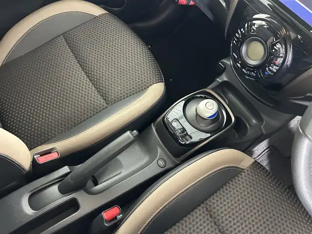 日産 ノート e－パワー メダリスト 佐賀県 2017(平29)年 6万km ブリリアントホワイトパール 社外7インチナビ/フルセグTV/CD/DVD/Blu-ray/Bluetooth/全方位カメラ/衝突被害軽減システム/デジタルインナールームミラー/車線逸脱警報/横滑り防止装置/クリアランスソナー/オートライト/LEDヘッドライト/フォグライト/前方ドライブレコーダー/ハーフレザーシート/ISOFIX対応シート/ETC2.0/純正フロアマット/純正15インチアルミホイール/スマートキー/スペアキー×１/プッシュスタート/電動格納ミラー/ステアリングスイッチ