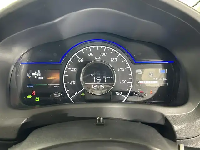 日産 ノート e－パワー メダリスト 佐賀県 2017(平29)年 6万km ブリリアントホワイトパール 社外7インチナビ/フルセグTV/CD/DVD/Blu-ray/Bluetooth/全方位カメラ/衝突被害軽減システム/デジタルインナールームミラー/車線逸脱警報/横滑り防止装置/クリアランスソナー/オートライト/LEDヘッドライト/フォグライト/前方ドライブレコーダー/ハーフレザーシート/ISOFIX対応シート/ETC2.0/純正フロアマット/純正15インチアルミホイール/スマートキー/スペアキー×１/プッシュスタート/電動格納ミラー/ステアリングスイッチ