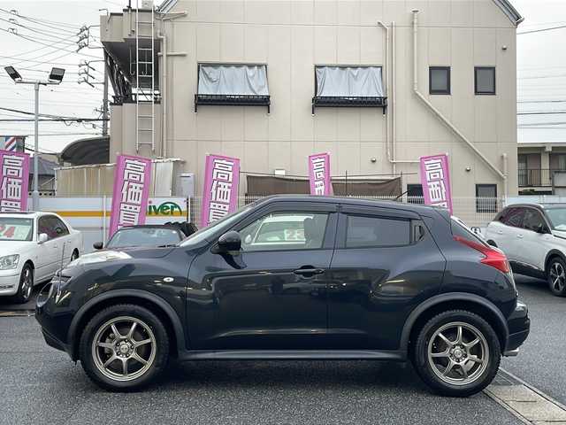 日産 ジューク 15RX アーバンセレクション 愛知県 2014(平26)年 4.3万km サファイアブラック /ワンオーナー//禁煙車//純正メモリーナビ//フルセグ/CD/DVD/SD/Bluetooth/USB/ipod//ドライブレコーダー//バックカメラ//ETC//純正ローダウンサスペンション（アーバンセレクション専用）//純正エキゾーストフィニッシャー//HIDオートライト//フロントフォグランプ//社外17インチアルミホイール//純正アルミホイールタイヤ（215/55R17）//プッシュスタート//スペアスマートキー//革巻きステアリング//フェンダーポール//i-stop//D-MODE//オートエアコン//オートリトラウィンカーミラー//純正ドアバイザー//純正フロアマット//車両取扱説明書//ナビ取扱説明書//早わかりガイドブック//点検整備記録簿H26H27
