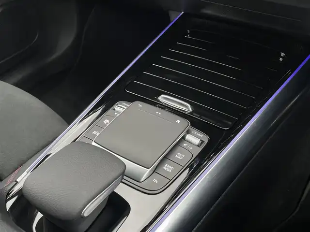 メルセデス・ベンツ ＧＬＡ２００ｄ 4マチック AMGライン 三重県 2020(令2)年 1.1万km コスモスブラック ACC/レーダーセーフティ/純正ナビ/全方位カメラ/フルセグTV/ハーフレザーシート　/シートヒーター/パワーシート/アンビエントライト/電動リアゲート/純正19インチアルミ/LEDヘッドライト/ETC