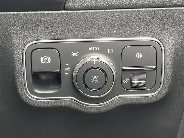 メルセデス・ベンツ ＧＬＡ２００ｄ 4マチック AMGライン 三重県 2020(令2)年 1.1万km コスモスブラック ACC/レーダーセーフティ/純正ナビ/全方位カメラ/フルセグTV/ハーフレザーシート　/シートヒーター/パワーシート/アンビエントライト/電動リアゲート/純正19インチアルミ/LEDヘッドライト/ETC