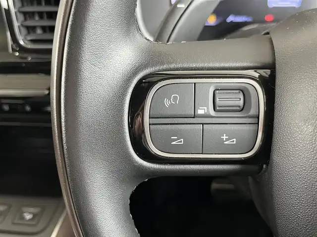 シトロエン Ｃ５ エアクロス シャイン ナッパレザーP 山形県 2019(令1)年 5.4万km 白 ナッパレザーパッケージ/純正ディスプレイオーディオナビ/Bluetooth/USB/AppleCarPlay/AndroidAuto/パノラマSR/ハンズフリーパワーバックドア/純正AW付サマータイヤ装着/社外AW付スタッドレスタイヤ有/インテリジェントハイビーム/パーキングセンサー/前後ドライブレコーダー/レーダー感知機/アクティブセーフティブレーキ/トラフィックサイン/疲労検知システム/ブラインドスポットモニター/アンビエンスライト/置くだけ充電/ECO/SPORTモード/クルーズコントロール