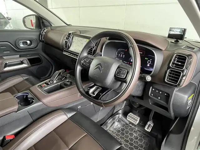 シトロエン Ｃ５ エアクロス シャイン ナッパレザーP 山形県 2019(令1)年 5.4万km 白 ナッパレザーパッケージ/純正ディスプレイオーディオナビ/Bluetooth/USB/AppleCarPlay/AndroidAuto/パノラマSR/ハンズフリーパワーバックドア/純正AW付サマータイヤ装着/社外AW付スタッドレスタイヤ有/インテリジェントハイビーム/パーキングセンサー/前後ドライブレコーダー/レーダー感知機/アクティブセーフティブレーキ/トラフィックサイン/疲労検知システム/ブラインドスポットモニター/アンビエンスライト/置くだけ充電/ECO/SPORTモード/クルーズコントロール