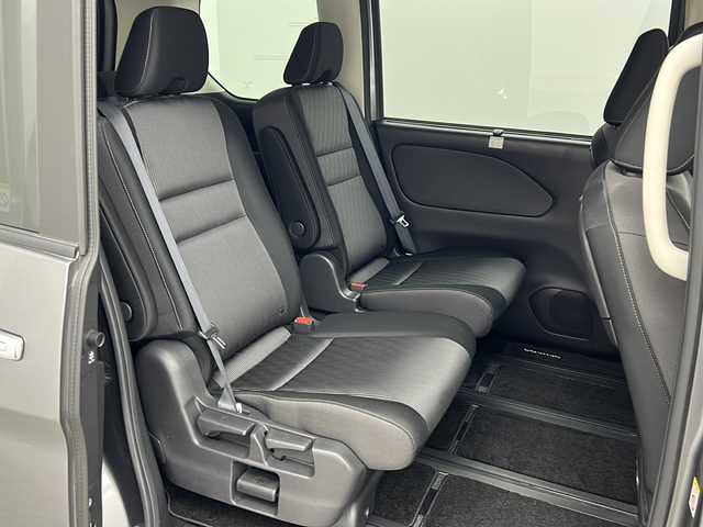 日産 セレナ e－パワー ハイウェイスター V 三重県 2022(令4)年 4.4万km ダークメタルグレー 禁煙車　/１１インチＢｉｇＸナビ　/社外フリップダウンモニター　/アラウンドビューモニター　/ハンズフリー機能付き両側パワースライドドア　/エマージェンシーブレーキ　/レーンキープアシスト　/LDW/プロパイロット　/レーダークルーズコントロール/ＬＥＤ/WAC/DN席シートヒーター/ステアリングヒーター/電子サイドブレーキ/ブレーキオートホールド/革巻きステアリング/ステアリングスイッチ/ETC/インテリジェントスマートルームミラー/社外前後ドライブレコーダー/