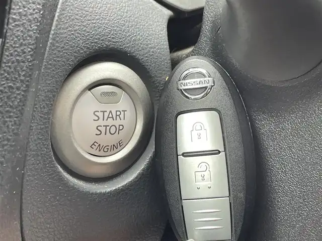 日産 ジューク 15RX Vセレ パーソナライゼーション 群馬県 2019(平31)年 4.2万km スーパーブラック エマージェンシーブレーキサポート　社外７インチナビ　ＬＥＤライト　シートヒーター　純正１７インチアルミホイール　アイドリングストップ　スマートキー　横滑り防止装置　盗難防止装置　オートエアコン　禁煙車