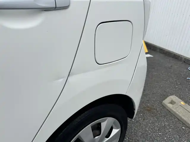 ダイハツ ミラ イース L SA 静岡県 2016(平28)年 14.9万km ホワイト ワンオーナー/キーレス/純正オーディオ/CD・AM/FMラジオ・AUX/スマートアシスト/・低速域衝突回避支援ブレーキ機能/・誤発進抑制制御機能/・先行車発進お知らせ機能/フロアマット/ヘッドライトレベライザー/取説・保証書