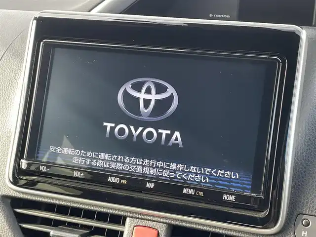 トヨタ ヴォクシー ZS 煌Ⅲ 福岡県 2020(令2)年 3.6万km ホワイトパールクリスタルシャイン 12.1インチフリップダウンモニター/トヨタセーフティセンス/PCS/LDA/PKSB/クリアランスソナー/純正９インチナビ（ＮＳＺＴ－Ｙ６８Ｔ）/フルセグTV/CD/DVD/BT/SD/AM/FM/バックカメラ/両側パワースライドドア/クルーズコントロール/ハーフレザー/スマートキー/プッシュスタート/LEDオートライト/オートハイビーム/ＥＴＣ