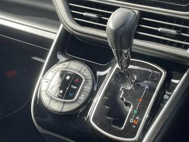 トヨタ ヴォクシー ZS 煌Ⅲ 福岡県 2020(令2)年 3.6万km ホワイトパールクリスタルシャイン 12.1インチフリップダウンモニター/トヨタセーフティセンス/PCS/LDA/PKSB/クリアランスソナー/純正９インチナビ（ＮＳＺＴ－Ｙ６８Ｔ）/フルセグTV/CD/DVD/BT/SD/AM/FM/バックカメラ/両側パワースライドドア/クルーズコントロール/ハーフレザー/スマートキー/プッシュスタート/LEDオートライト/オートハイビーム/ＥＴＣ