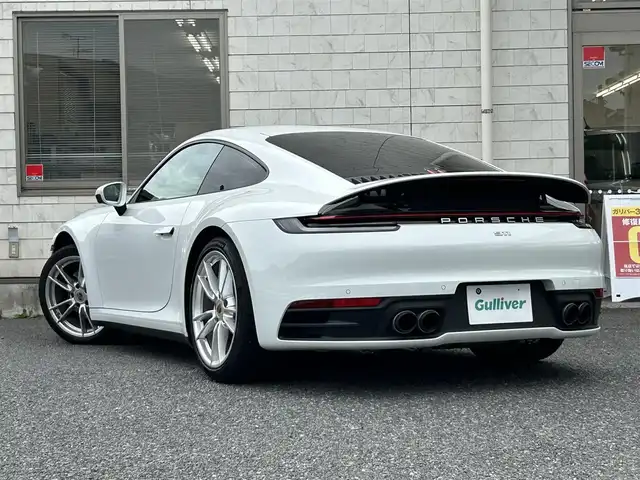 ポルシェ ９１１ カレラ 福岡県 2020(令2)年 2.7万km ピュアホワイト スポーツクロノパッケージ/・ストップウォッチ/・ドライブモードスイッチ(ステアリング)/・ローンチコントロール/ストレージパッケージ/純正10.9ディスプレイオーディオ/　(Bluetooth/ナビキット)/全方位カメラ/バック/フロント/サイドカメラ/格納式リヤスポイラー/アクティブサスペンションマネジメント/スタビリティマネジメント/アクティブセーフ(ブレーキアシスト)/アクティブレーンキープ/レーンキープアシスト/レーンチェンジアシスト/アダプティブクルーズコントロール/ナイトビューアシスト/パークアシスト/オートライト/タイヤ空気圧モニタリング/マニュアルモード/純正アルミホイール(前輪19インチ/後輪20インチ)/黒色レザーシート/シートヒーター付きパワーシート(D/N)/革巻きステアリング/ステアリングスイッチ/パドルシフト/スーパーキャットレーダー探知機【Z1100】/ユピテル前後ドライブレコーダー【SN-TW90di】/ISOFIX/スペアキー×1/保証書/取扱説明書