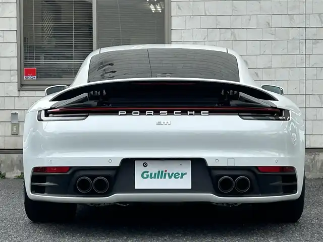 ポルシェ ９１１ カレラ 福岡県 2020(令2)年 2.7万km ピュアホワイト スポーツクロノパッケージ/・ストップウォッチ/・ドライブモードスイッチ(ステアリング)/・ローンチコントロール/ストレージパッケージ/純正10.9ディスプレイオーディオ/　(Bluetooth/ナビキット)/全方位カメラ/バック/フロント/サイドカメラ/格納式リヤスポイラー/アクティブサスペンションマネジメント/スタビリティマネジメント/アクティブセーフ(ブレーキアシスト)/アクティブレーンキープ/レーンキープアシスト/レーンチェンジアシスト/アダプティブクルーズコントロール/ナイトビューアシスト/パークアシスト/オートライト/タイヤ空気圧モニタリング/マニュアルモード/純正アルミホイール(前輪19インチ/後輪20インチ)/黒色レザーシート/シートヒーター付きパワーシート(D/N)/革巻きステアリング/ステアリングスイッチ/パドルシフト/スーパーキャットレーダー探知機【Z1100】/ユピテル前後ドライブレコーダー【SN-TW90di】/ISOFIX/スペアキー×1/保証書/取扱説明書