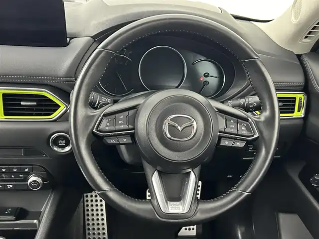 マツダ ＣＸ－５ XD フィールドジャーニー 道央・札幌 2022(令4)年 3.8万km 黒 ・４WD/・寒冷地仕様/・純正SDナビ/・Bluetooth/フルセグ／スマートフォン連携/・360°ビューモニター/・ETC/・純正前後ドライブレコーダー/・i-ACTIVSENSE/・プリクラッシュセーフティ/・レーダークルーズコントロール/・ワイヤレス充電/・USB入力端子/・前席シートヒーター/・運転席パワーシート/・運転席シートメモリー/・ハーフレザーシート/・オートマチックハイビーム/・パワーバックドア/・ステアリングヒーター/・パワーバックドア/・レーンキープアシスト/・AFS/・LKA/・SBS/・SCBS/・ナイトビジョン/・横滑り防止装置/・ブラインドスポットモニター/・オートブレーキホールド/・ヘッドライトウォッシャー/・パドルシフト/・純正フロアマット/・純正AW17インチ