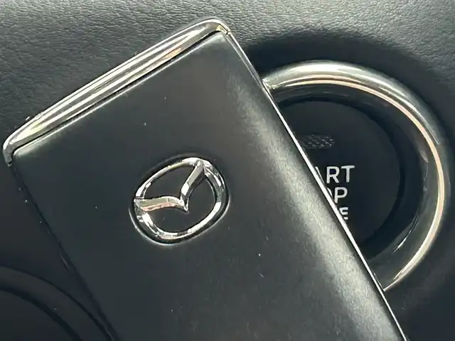 マツダ ＣＸ－５ XD フィールドジャーニー 道央・札幌 2022(令4)年 3.8万km 黒 ・４WD/・寒冷地仕様/・純正SDナビ/・Bluetooth/フルセグ／スマートフォン連携/・360°ビューモニター/・ETC/・純正前後ドライブレコーダー/・i-ACTIVSENSE/・プリクラッシュセーフティ/・レーダークルーズコントロール/・ワイヤレス充電/・USB入力端子/・前席シートヒーター/・運転席パワーシート/・運転席シートメモリー/・ハーフレザーシート/・オートマチックハイビーム/・パワーバックドア/・ステアリングヒーター/・パワーバックドア/・レーンキープアシスト/・AFS/・LKA/・SBS/・SCBS/・ナイトビジョン/・横滑り防止装置/・ブラインドスポットモニター/・オートブレーキホールド/・ヘッドライトウォッシャー/・パドルシフト/・純正フロアマット/・純正AW17インチ