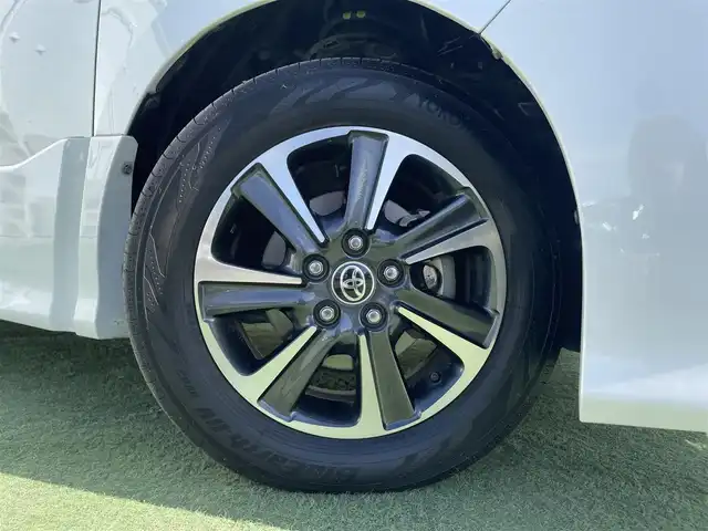 トヨタ ヴォクシー ZS 煌Ⅱ 香川県 2019(令1)年 7.4万km ホワイトパールクリスタルシャイン 純正10型SDナビゲーショ/→フルセグ/→CD/DVD/12.1型フリップダウンモニター/両側パワースライドドア/バックカメラ/クリアランスソナー/トヨタセーフティセンス/→プリクラッシュセーフティ/→レーンディパーチャーアラート/→レーントレーシングアシスト/→レーダークルーズコントロール/→オートマチックハイビーム/ビルトインETC/ドライブレコーダー（前後）/ステアリングスイッチ/三眼LEDヘッドライト/オートヘッドライト/電動格納ミラー（ウィンカー付）/パーソナルテーブル/後席サンシェード/スマートキー
