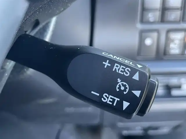 トヨタ ヴォクシー ZS 煌Ⅱ 香川県 2019(令1)年 7.4万km ホワイトパールクリスタルシャイン 純正10型SDナビゲーショ/→フルセグ/→CD/DVD/12.1型フリップダウンモニター/両側パワースライドドア/バックカメラ/クリアランスソナー/トヨタセーフティセンス/→プリクラッシュセーフティ/→レーンディパーチャーアラート/→レーントレーシングアシスト/→レーダークルーズコントロール/→オートマチックハイビーム/ビルトインETC/ドライブレコーダー（前後）/ステアリングスイッチ/三眼LEDヘッドライト/オートヘッドライト/電動格納ミラー（ウィンカー付）/パーソナルテーブル/後席サンシェード/スマートキー