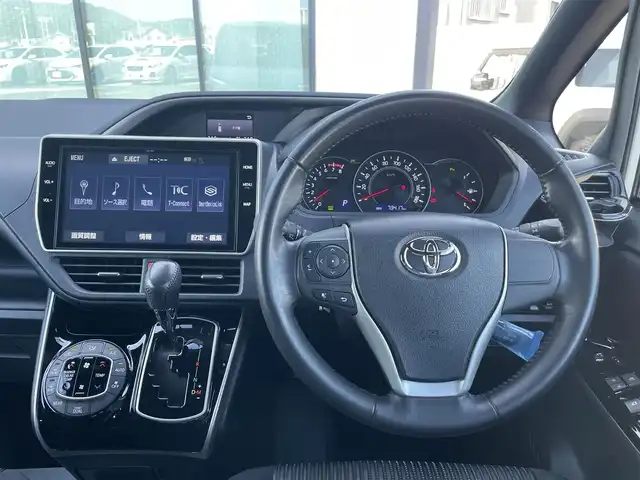 トヨタ ヴォクシー ZS 煌Ⅱ 香川県 2019(令1)年 7.4万km ホワイトパールクリスタルシャイン 純正10型SDナビゲーショ/→フルセグ/→CD/DVD/12.1型フリップダウンモニター/両側パワースライドドア/バックカメラ/クリアランスソナー/トヨタセーフティセンス/→プリクラッシュセーフティ/→レーンディパーチャーアラート/→レーントレーシングアシスト/→レーダークルーズコントロール/→オートマチックハイビーム/ビルトインETC/ドライブレコーダー（前後）/ステアリングスイッチ/三眼LEDヘッドライト/オートヘッドライト/電動格納ミラー（ウィンカー付）/パーソナルテーブル/後席サンシェード/スマートキー