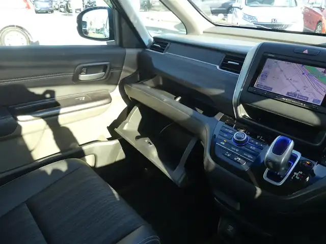 ホンダ フリード ハイブリット EX 千葉県 2017(平29)年 5.4万km モダンスティールM ホンダセンシング/・衝突軽減ブレーキ（CMBS）/・車線維持支援システム（LKAS）/・アダプティブクルーズコントロール（ACC）/・後方誤発進抑制機能/・誤発進抑制機能/両側パワースライドドア/純正メモリーナビ/地デジTV/【DVD/CD再生機能　Bluetooth接続】/バックカメラ/ドライブレコーダー/ハーフレザーシート/前席シートヒーター/ETC/LEDヘッドライト/ウインカーミラー/純正15インチアルミホイル/サイド/カーテンエアバッグ/Honda スマートキー