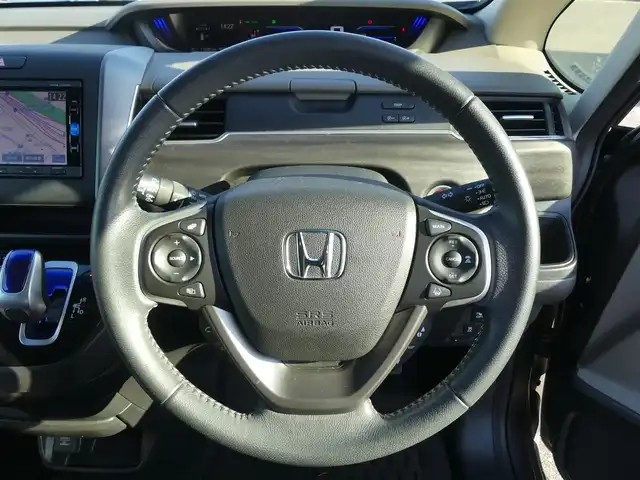 ホンダ フリード ハイブリット EX 千葉県 2017(平29)年 5.4万km モダンスティールM ホンダセンシング/・衝突軽減ブレーキ（CMBS）/・車線維持支援システム（LKAS）/・アダプティブクルーズコントロール（ACC）/・後方誤発進抑制機能/・誤発進抑制機能/両側パワースライドドア/純正メモリーナビ/地デジTV/【DVD/CD再生機能　Bluetooth接続】/バックカメラ/ドライブレコーダー/ハーフレザーシート/前席シートヒーター/ETC/LEDヘッドライト/ウインカーミラー/純正15インチアルミホイル/サイド/カーテンエアバッグ/Honda スマートキー