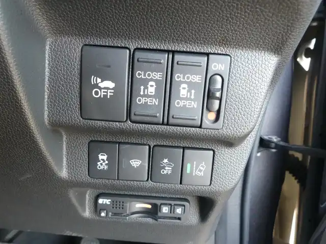 ホンダ フリード ハイブリット EX 千葉県 2017(平29)年 5.4万km モダンスティールM ホンダセンシング/・衝突軽減ブレーキ（CMBS）/・車線維持支援システム（LKAS）/・アダプティブクルーズコントロール（ACC）/・後方誤発進抑制機能/・誤発進抑制機能/両側パワースライドドア/純正メモリーナビ/地デジTV/【DVD/CD再生機能　Bluetooth接続】/バックカメラ/ドライブレコーダー/ハーフレザーシート/前席シートヒーター/ETC/LEDヘッドライト/ウインカーミラー/純正15インチアルミホイル/サイド/カーテンエアバッグ/Honda スマートキー