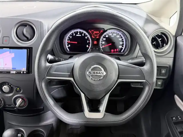 日産 ノート X 大阪府 2018(平30)年 1.7万km ホワイト デジタルインナーミラー 全方位カメラ 社外ナビTV CD/DVD 衝突軽減ブレーキ レーンアシスト アイドリングストップ クリアランスソナー オートライト スマートキー プッシュスタート ドライブレコーダー