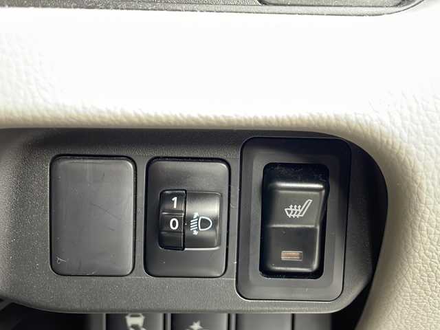 日産 デイズ S 新潟県 2018(平30)年 5.8万km スターリングシルバーM 4WD/社外SDナビ：CN-BR300B/バックカメラ/衝突軽減システム/運転席シートヒーター/前後コーナーセンサー/ETC/夏タイヤ積載/取扱説明書