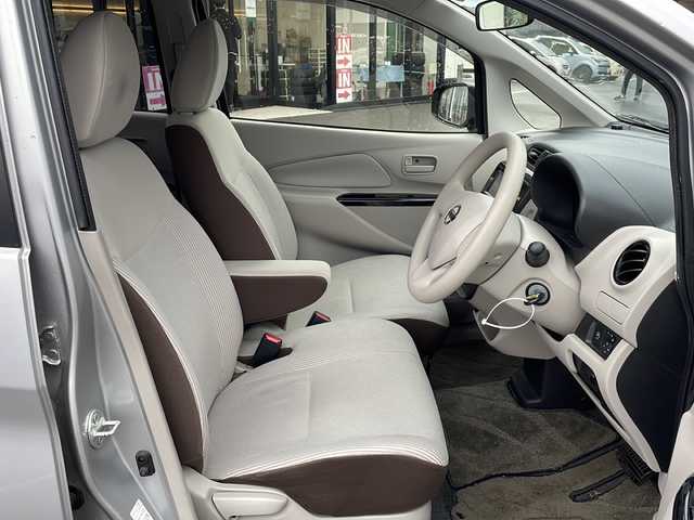 日産 デイズ S 新潟県 2018(平30)年 5.8万km スターリングシルバーM 4WD/社外SDナビ：CN-BR300B/バックカメラ/衝突軽減システム/運転席シートヒーター/前後コーナーセンサー/ETC/夏タイヤ積載/取扱説明書